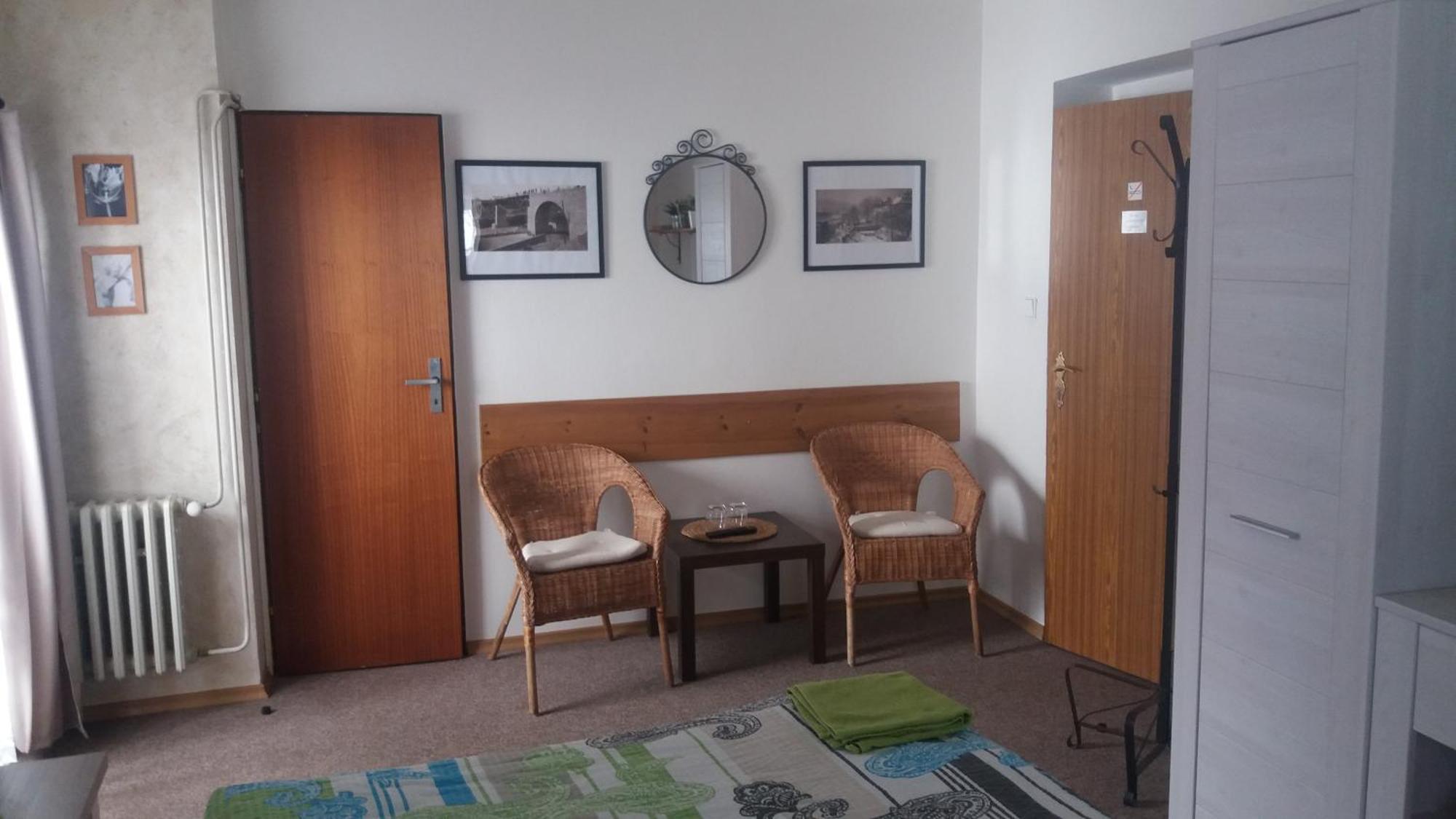 Penzion A Restaurace Modra Ruze Tábor Room photo