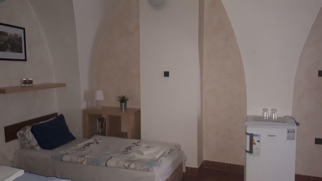 Penzion A Restaurace Modra Ruze Tábor Exterior photo